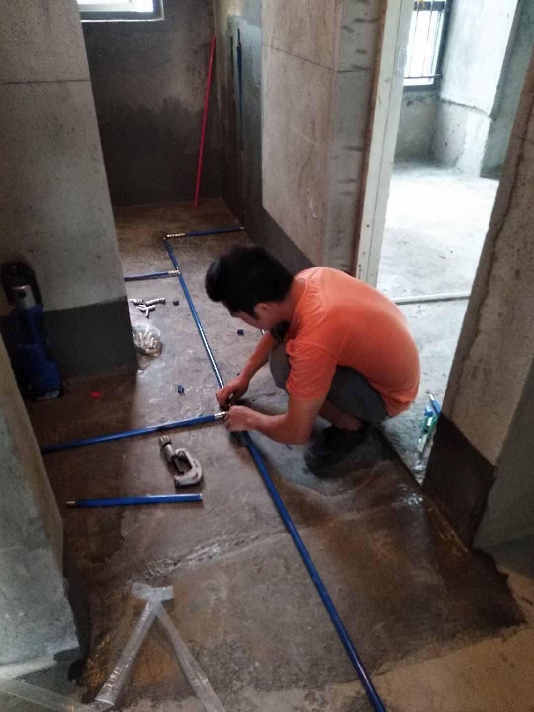 黄瓜下载入口牌覆塑黄瓜视频下载APP最新版饮用水管安装现场.jpg